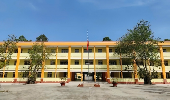 Trường THPT Trung Phú